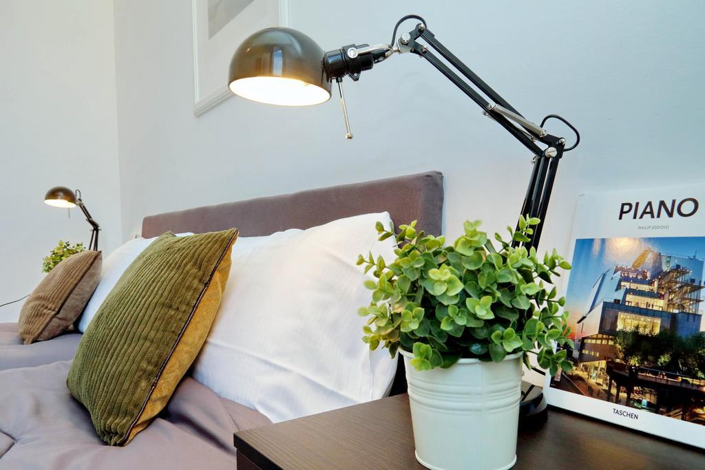 Piazza Capponi Apartment Рим Екстериор снимка